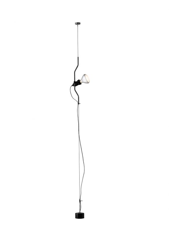 Schwarze Parentesi D Stehleuchte von Flos mit Dimmer und freiliegender Glühbirne.